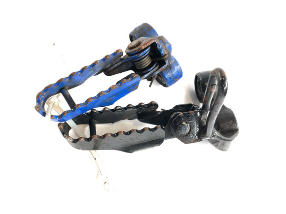 Suzuki DR 750 S SR41B [1988] - Os apoios para os pés do motorista à direita e à esquerda