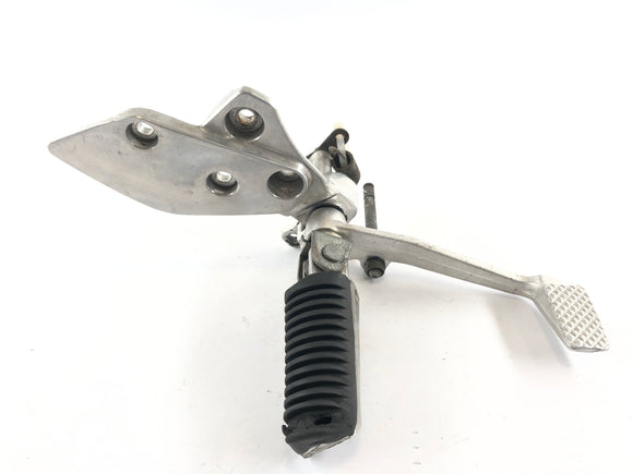 ヤマハXJR 1200 4PU [1995]  - フットレスト右とブレーキペダルドライバーがレースされた