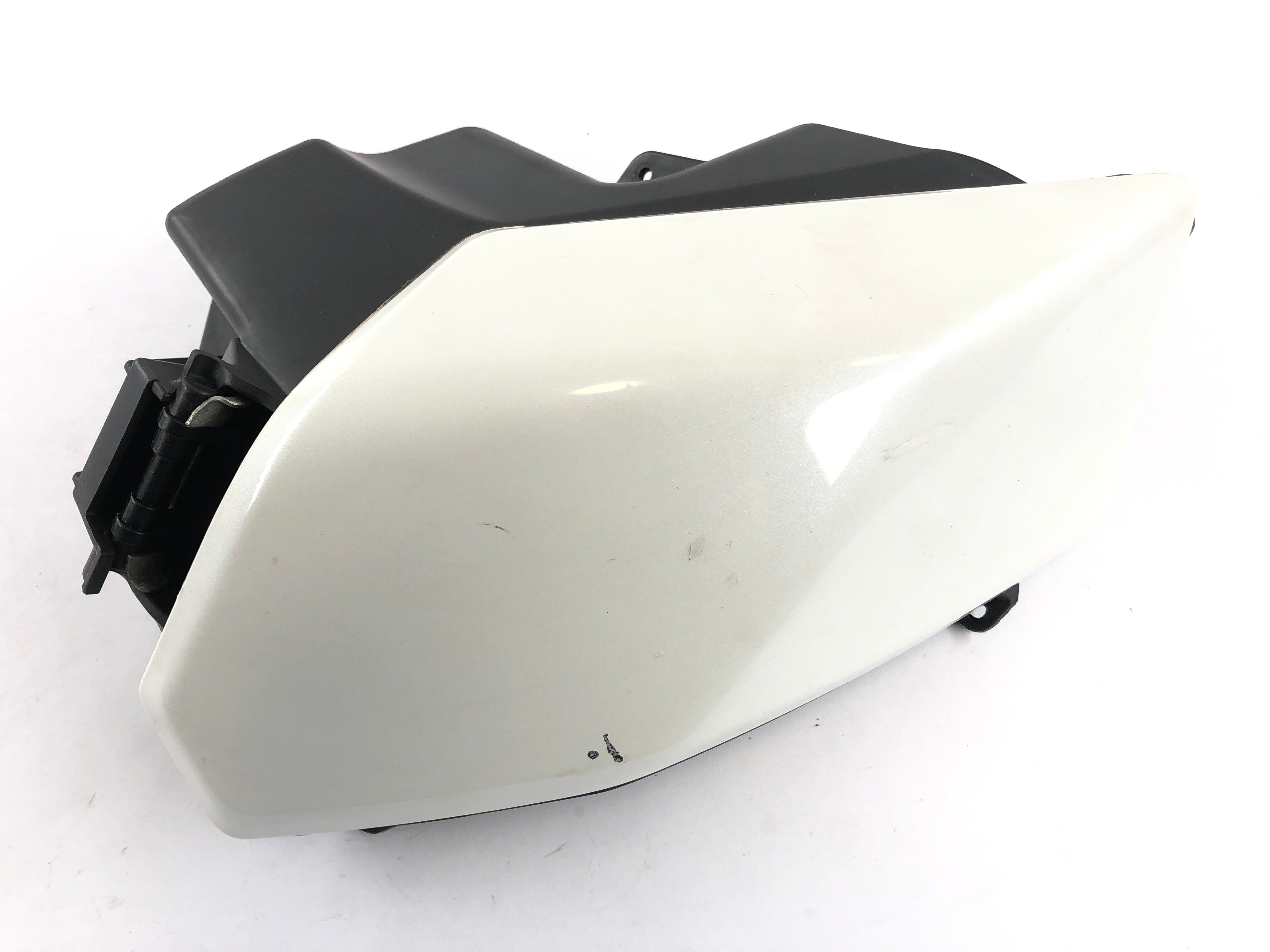 Moto Guzzi Stelvio 1200 8V [2011] - Storage compartment cover front right with flap