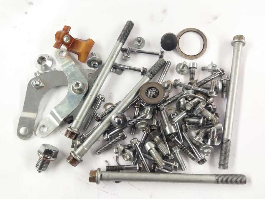 Triumph Thunderbird 900 T309RT [2000] - Lot de pièces et vis restantes