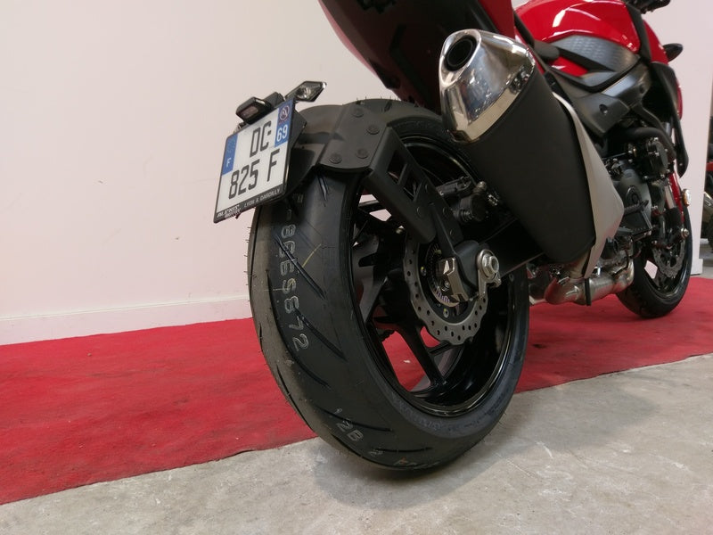 Suzuki Gsx-S 750 [DISEÑO DE ACCESO] - soporte de matrícula a la altura de la rueda negro Suzuki GSX-S750