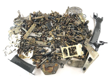 BMW M 535i E28 [1986] - Restdelar och skruvar är bunt - 0