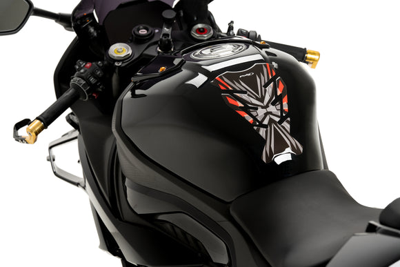 KTM RC 390 [2025] – タンク保護への挑戦 – カーボンルック