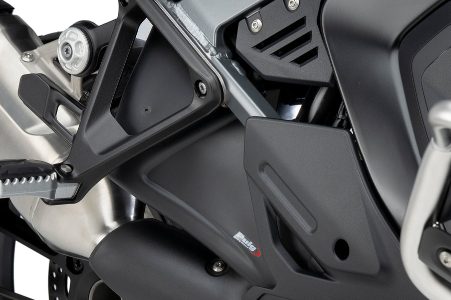 BMW R 1300 GS ADVENTURE [2025] – dolna owiewka boczna – wygląd carbonu