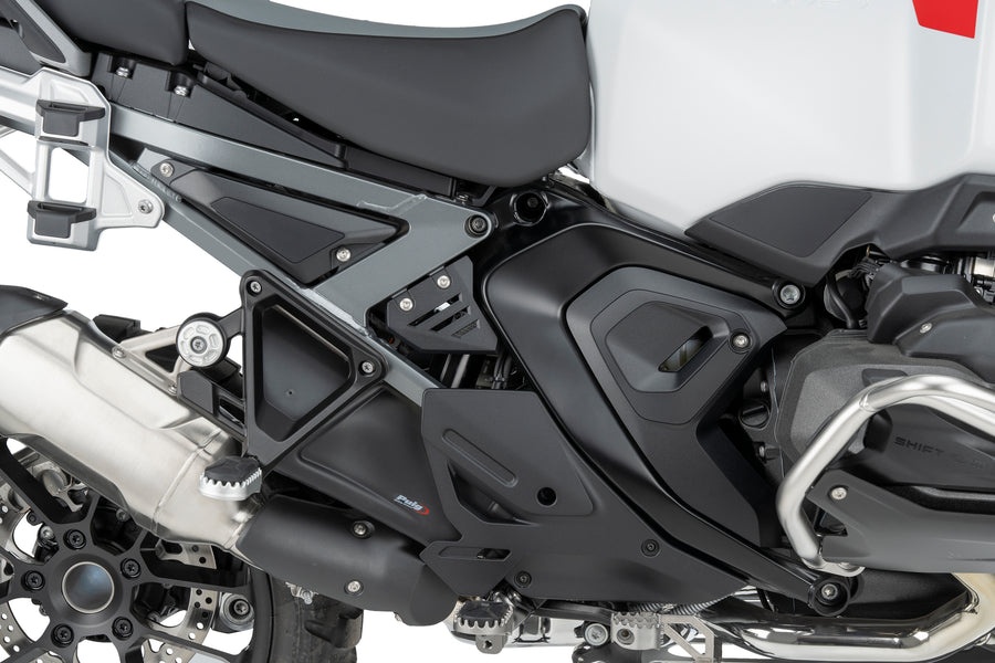 BMW R 1300 GS ADVENTURE [2025] – dolna owiewka boczna – wygląd carbonu