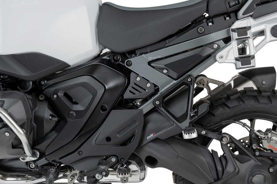 BMW R 1300 GS ADVENTURE [2025] – dolna owiewka boczna – wygląd carbonu