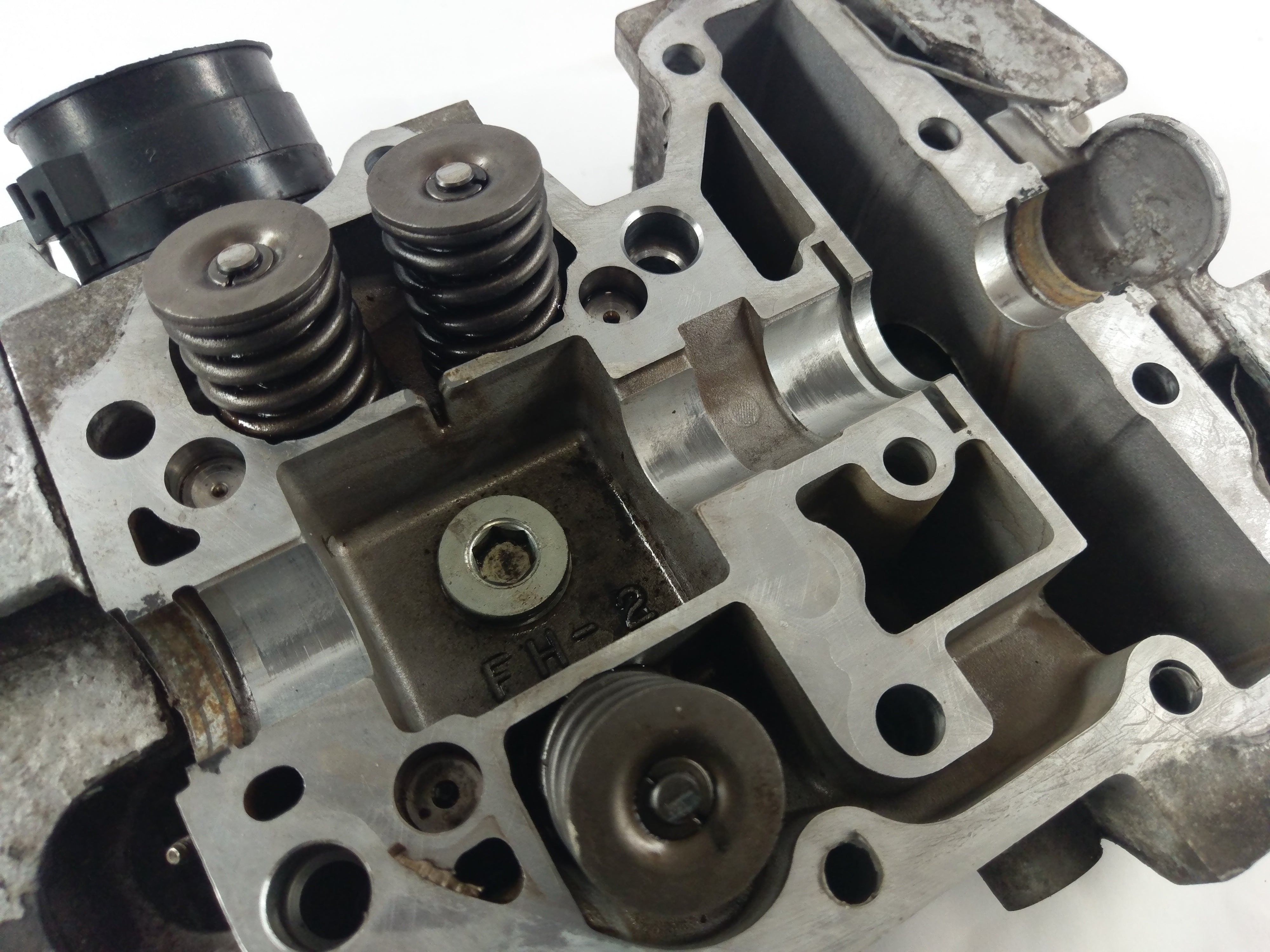 Honda VT 1100 SC32 [1999] - Cylinder head