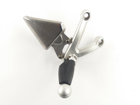 Benelli TNT 1130 Sport [2002] - Repose-pied avec support repose-pied droit