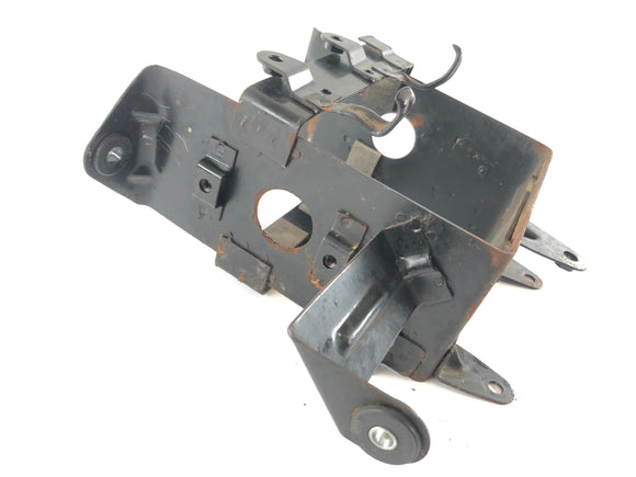 Suzuki DR 750 S SR41B [1988] - Boîtier de batterie compartiment batterie