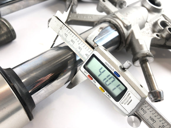 Kawasaki Z 1000 [2005] - widelca telegabel z osą