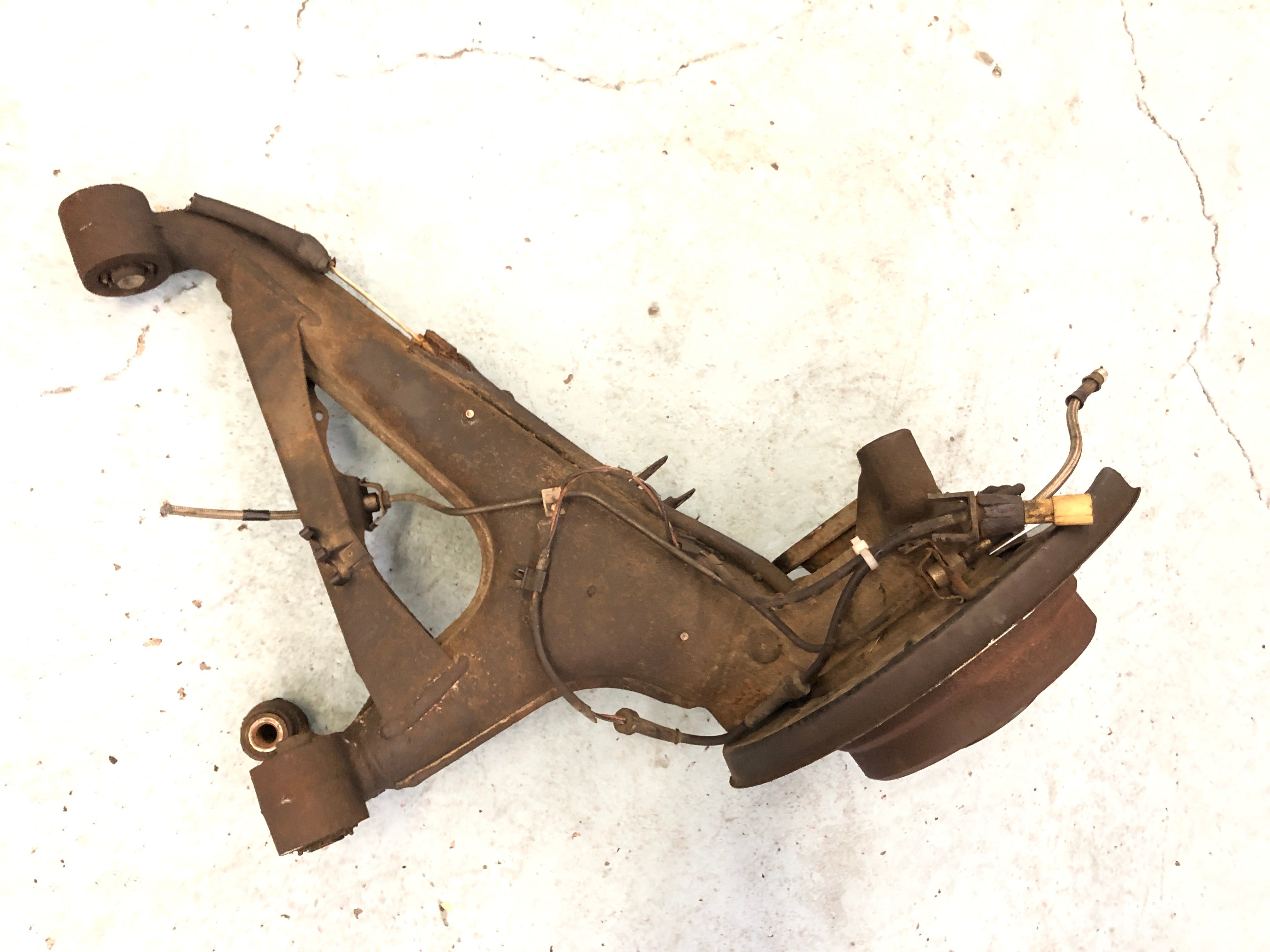 BMW M 535i E28 [1986] - Steering knuckle rear axle left