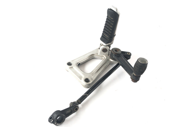 Ducati 900 SS [1992] - reposapiés a la izquierda con el reposapiés del conductor de la palanca de engranajes