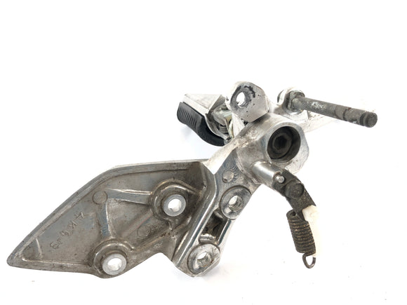 ヤマハXJR 1200 4PU [1995]  - フットレスト右とブレーキペダルドライバーがレースされた