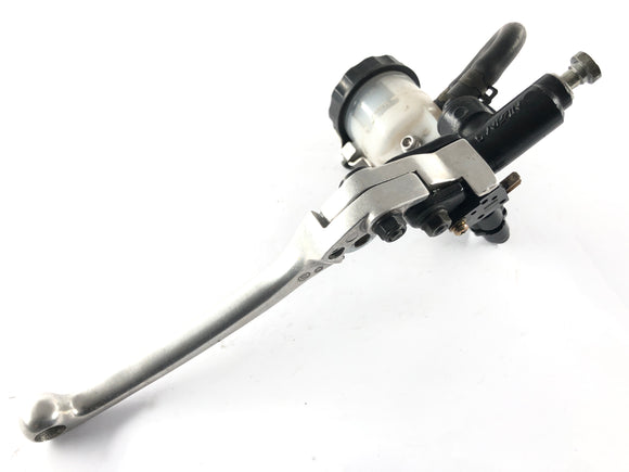 Triumph Thruxton 900 [2004] - Тормозный насос на переднем тормозном насосе