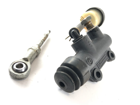 Ducati 888 Strada [1993] - bromspump bakom