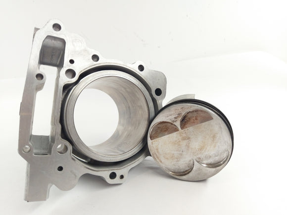 Apryia RSV 1000 Tuono RP [2005]  - ピストン付きのシリンダー