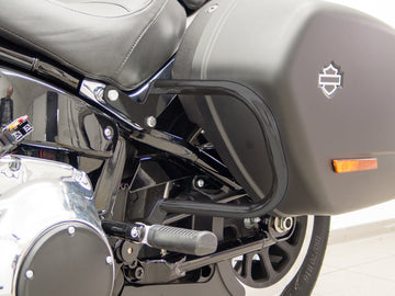 Harley Davidson Softail Sport Glide (Milwaukee -Eight 107/114) [2018] - Barre di protezione posteriore per valigie, nero