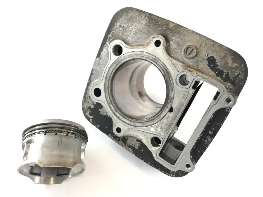Suzuki DR 250 SJ41A [1982] - Cylinder with piston
