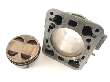 Ducati 888 Strada [1993] - Cylinder z tłokami leżącymi cylinder z tłokami