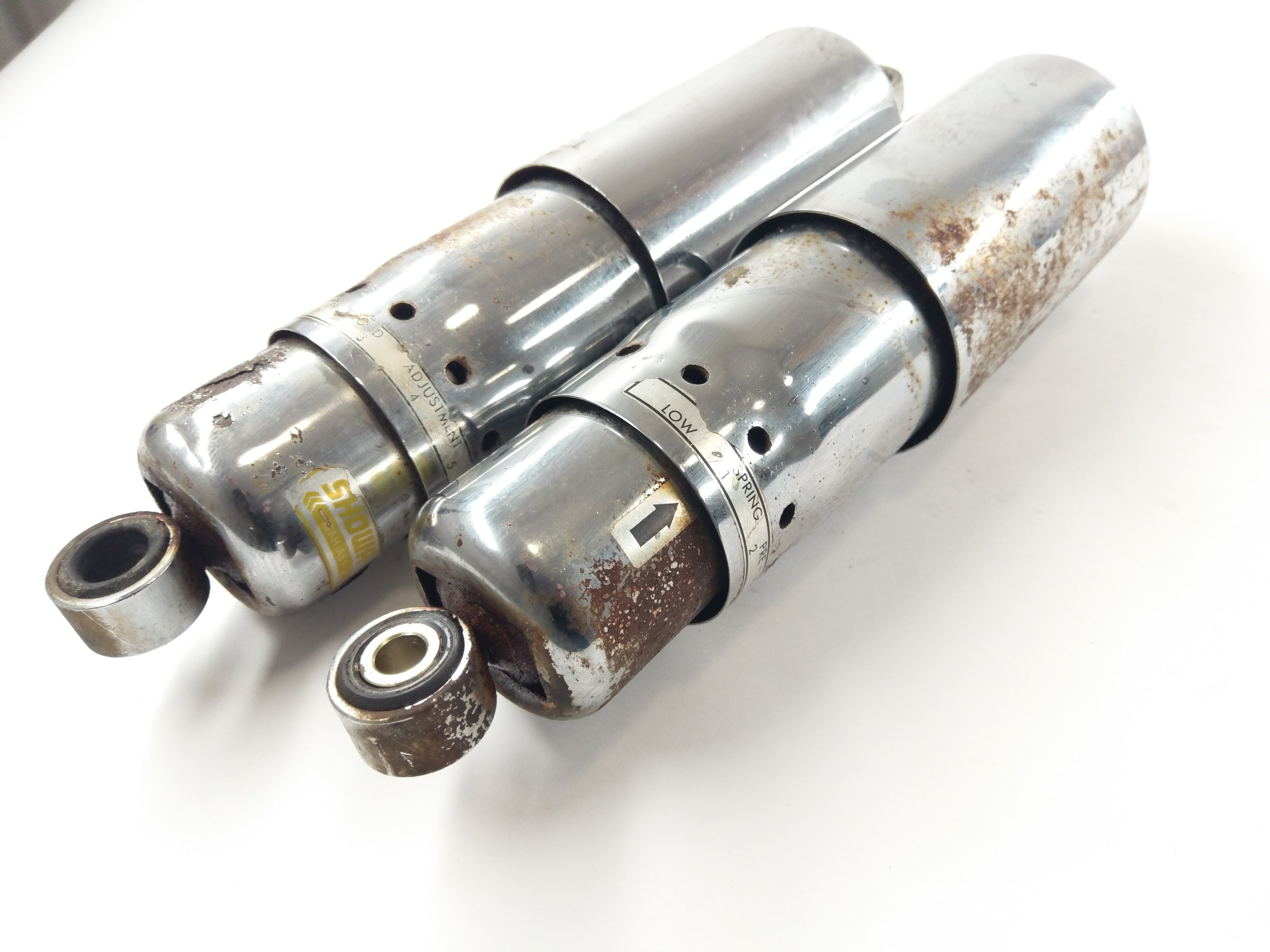 Honda VT 1100 SC32 [1999] - Shock absorber struts very rusty