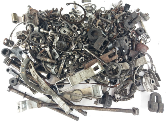 MOTO GUZZI V65 PG [1988] - Części resztkowe i śruby są pakiet