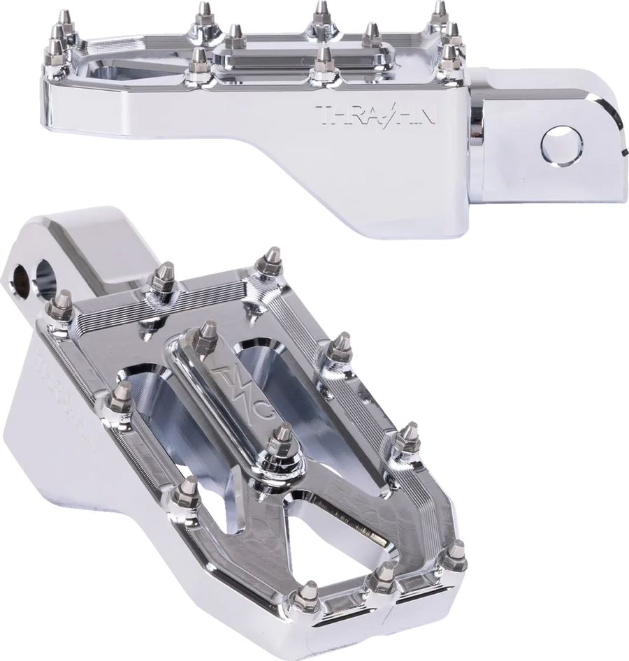 Harley Davidson Softail Street Bob FXBB [THRASHIN SUPPLY CO.] - Agressor footpegs