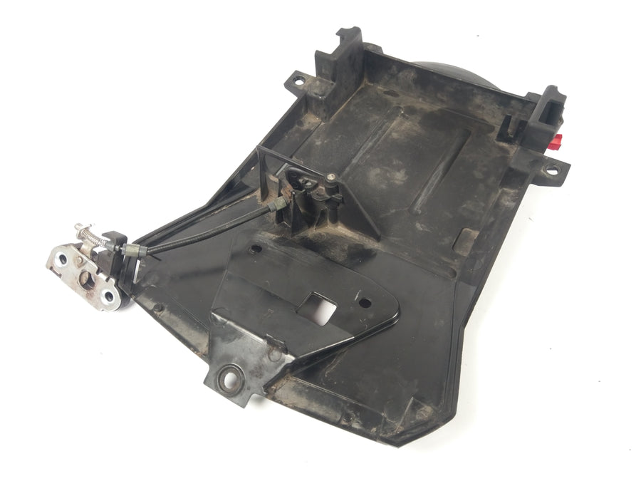 Aprilia RS4 125 TW [2013] - Lock de asiento de revestimiento interior