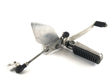 ヤマハXJR 1200 4PU [1995]  - ドライバーフットレストとスイッチングペダルギアレバー