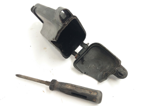 Honda XR 125 L JD19 [2005] - Boîte à outils avec tournevis