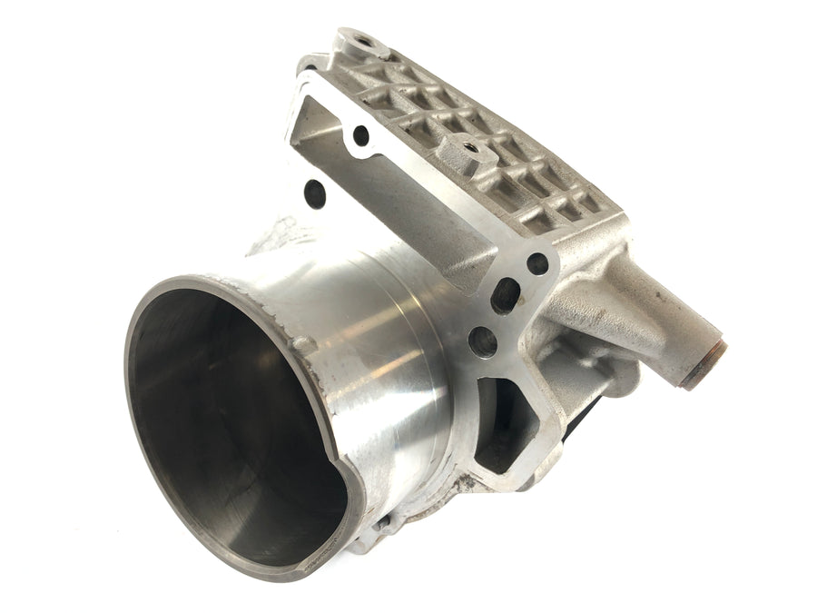 Can na Spyder SM5 [2009] - Cylinder z tłokami z tyłu