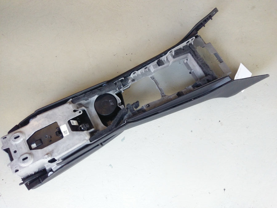Porsche Panamera Turbo [2010] - Middenconsole voor zwart lederen armleuning vooraan