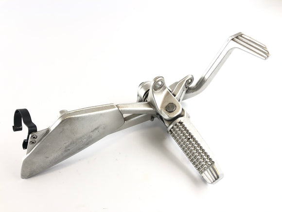 宝马K 1300 S K12S [2009]  - 驾驶员的脚踏板与刹车踏板