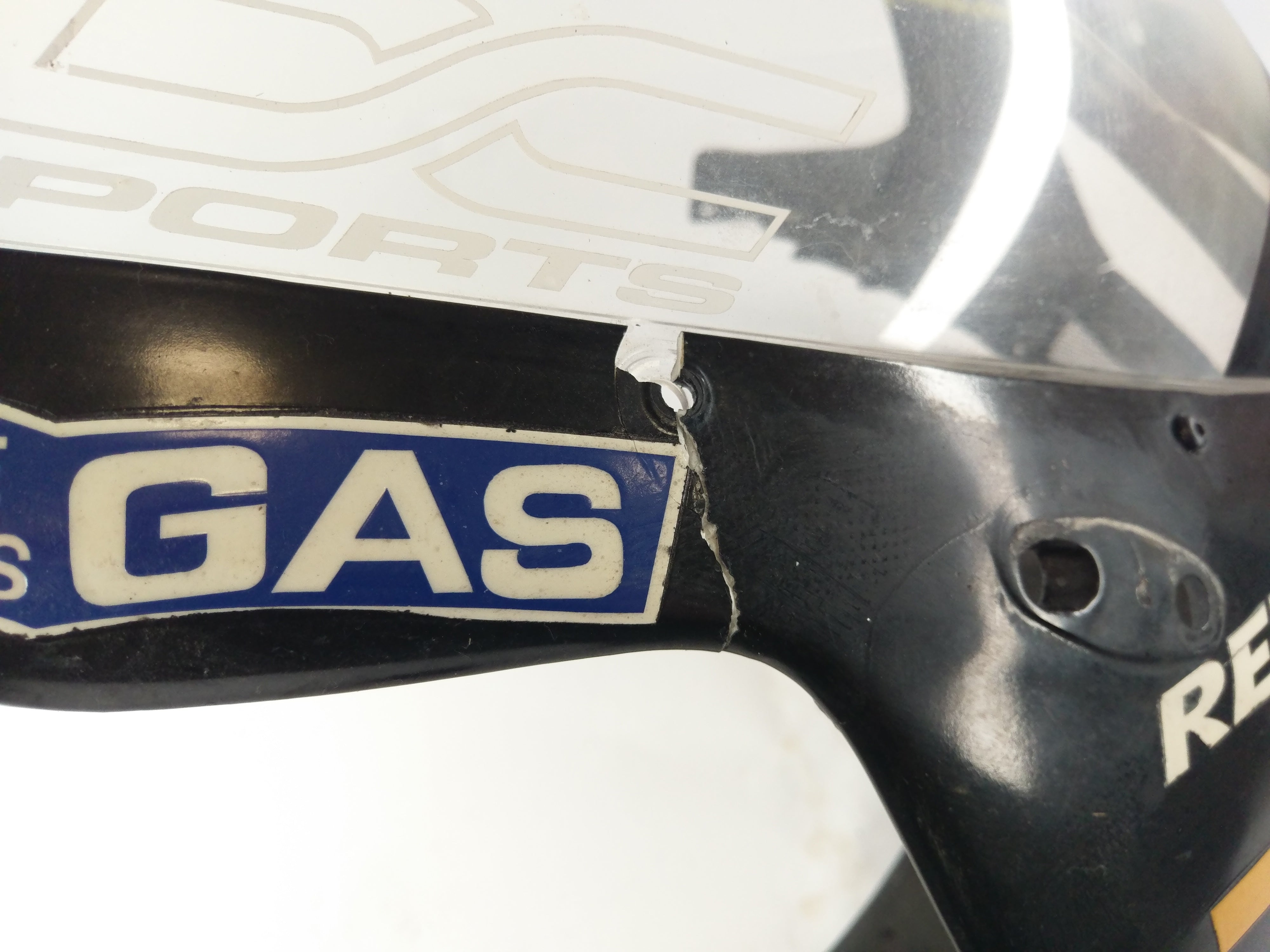 Honda CBR 1000 RR SC57 [2004] - Maschera anteriore del rivestimento con parabrezza danneggiato