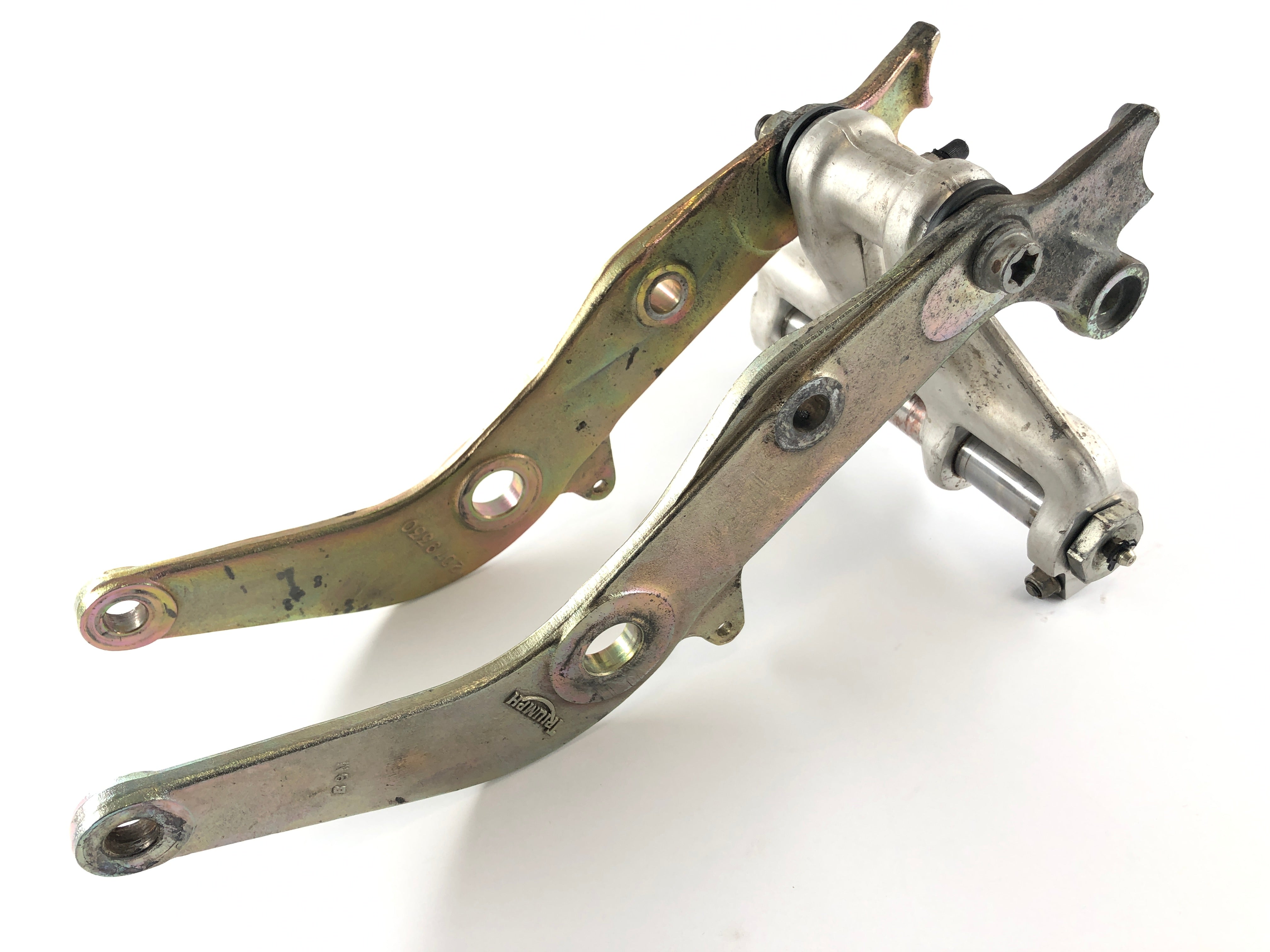 Triumph Daytona 1200 T300D [1995] - Mounting spring strut linkage