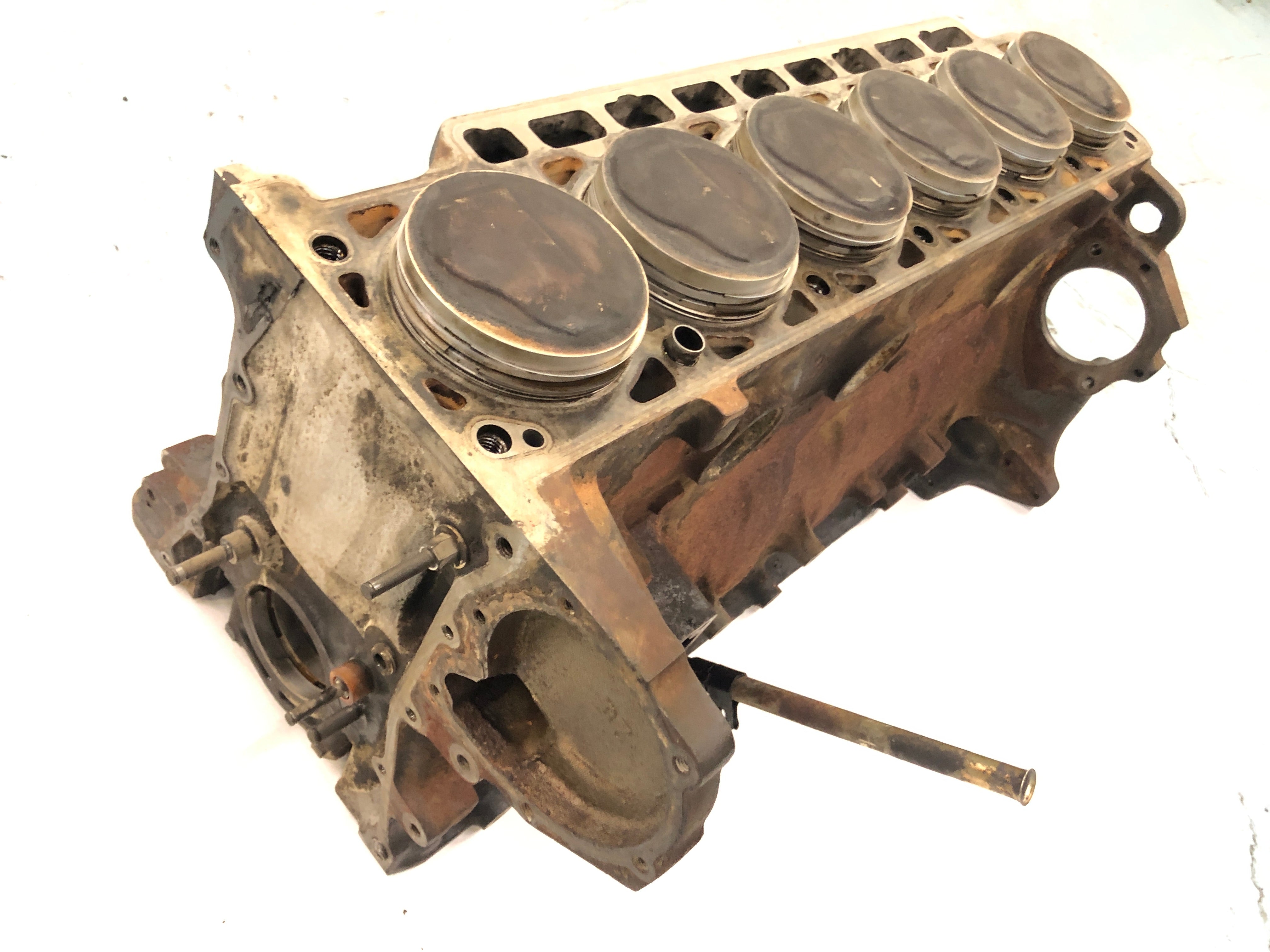 BMW M 535i E28 [1986] - Engine block cylinder with piston