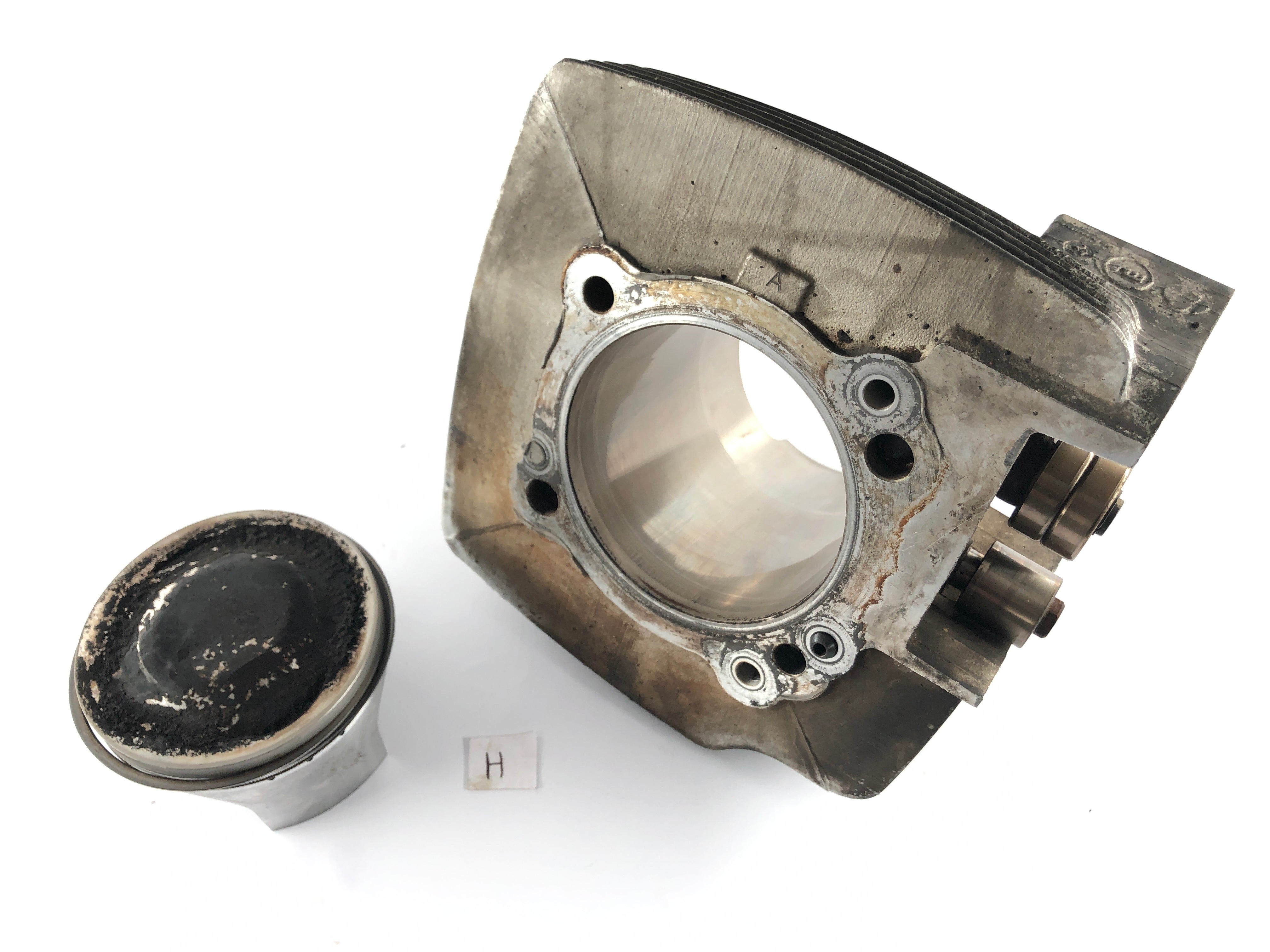 Ducati Multistrada 1000 DS [2004] - Cylinder with piston at the rear