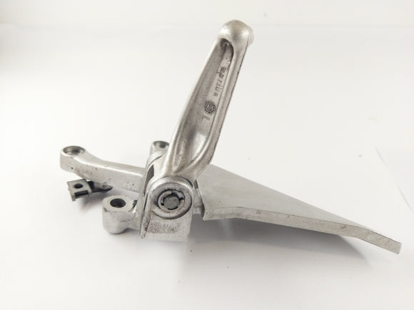 Aprilia RST 1000 FUTURA [2004] - Fodstøtten Venstre førerfodstøtte