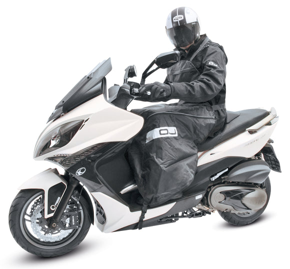 UNIVERSAL UNIVERSAL UNIVERSAL – Maxi-skootterin jalkasuojus – Musta