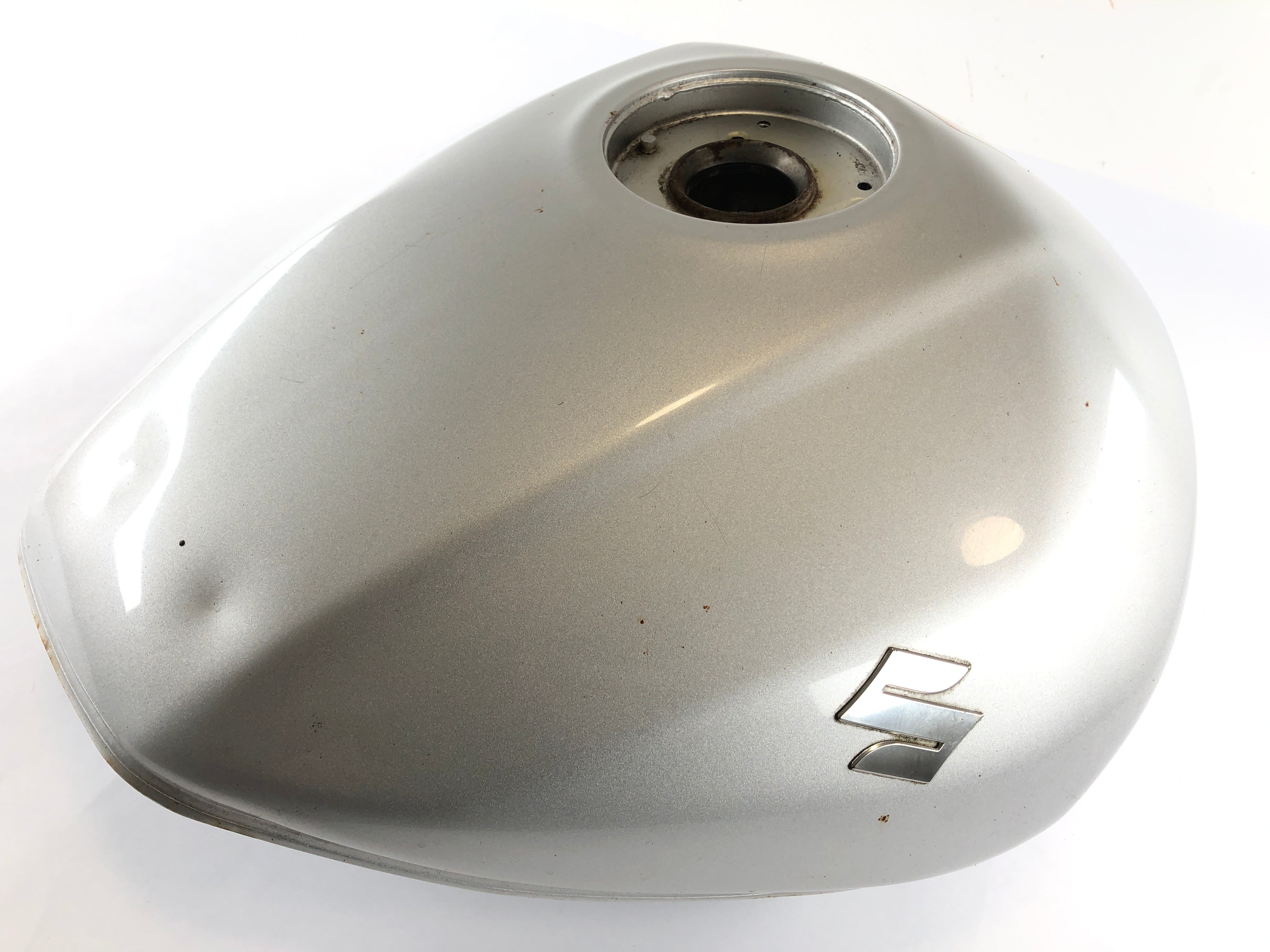 Suzuki Bandit GSF 650 S WVB5 [2005] - Fuel tank with dent