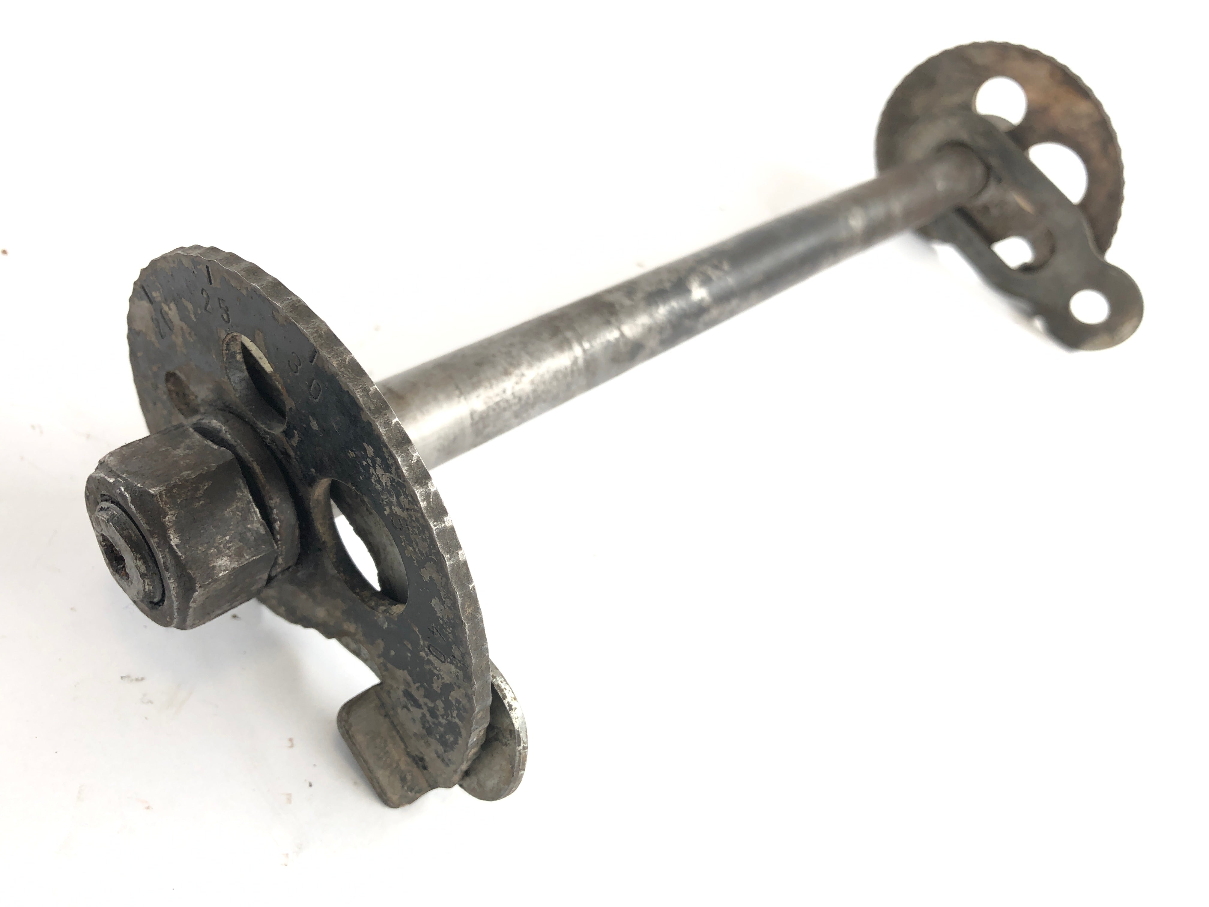 Honda XL 500 R PD02 [1983] - Rear wheel axle with chain tensioner