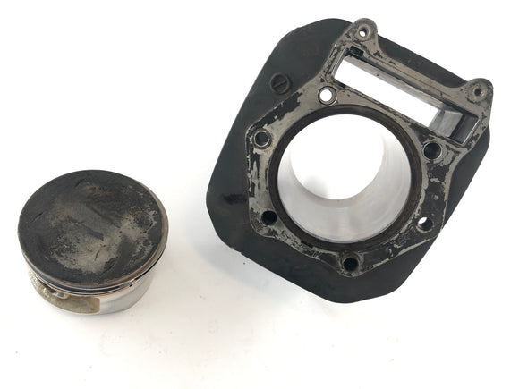 スズキDR 600 SN41A [1986]  - ピストン付きのシリンダー