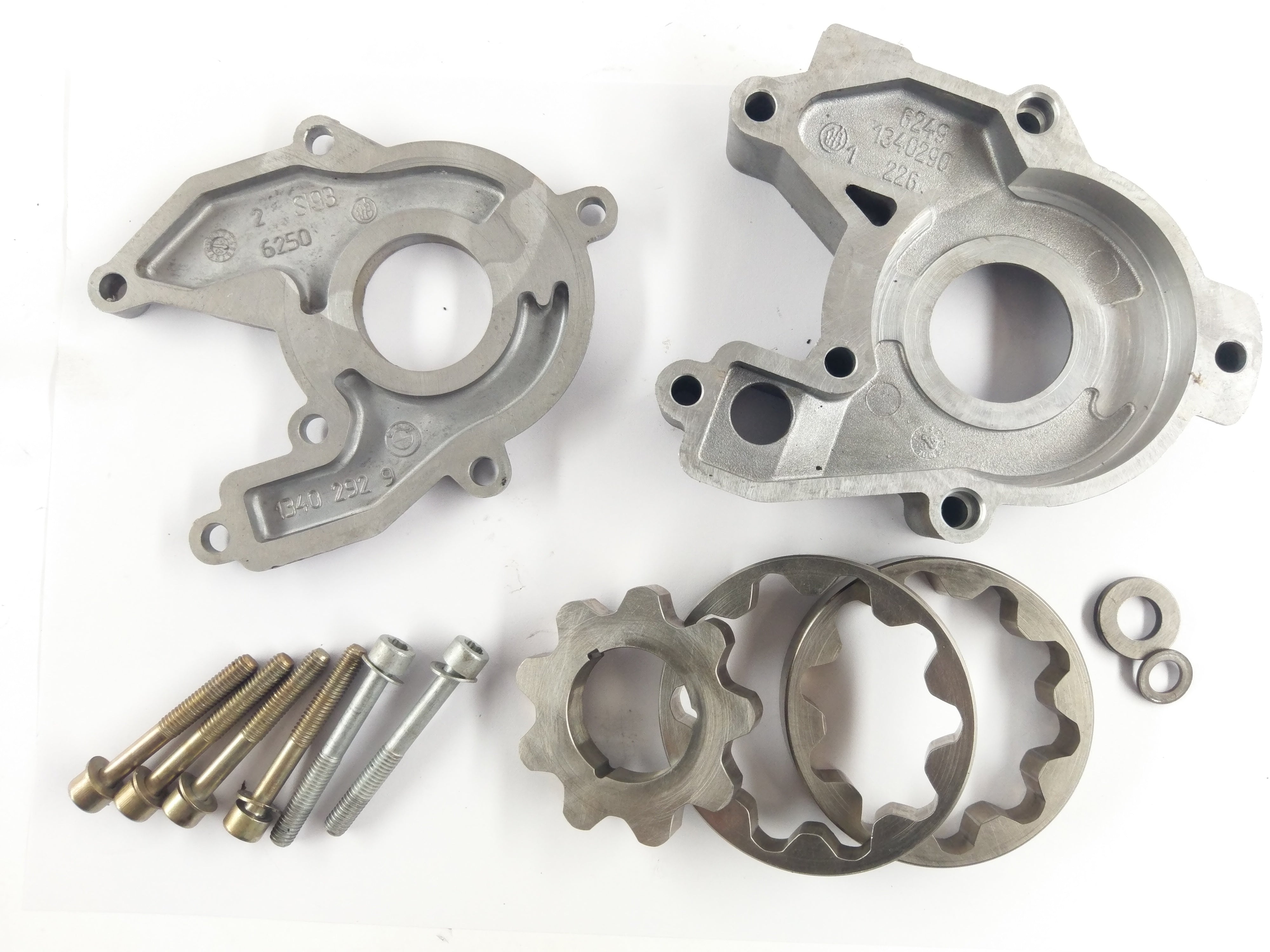 BMW R 1100 GS [1994] - Oil pump with housing