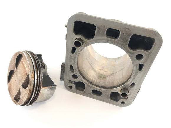 Ducati 888 Strada [1993] - Cilindro con cilindro mentiroso de pistones con pistones