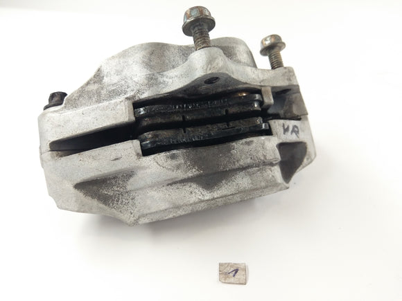 Honda CBR 900 RR SC28 [1993] - тормозный суппорт спереди справа