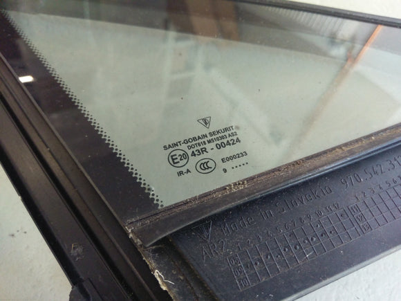 保时捷Panamera Turbo [2010]  - 背面的窗户窗格三角盘在左右左右