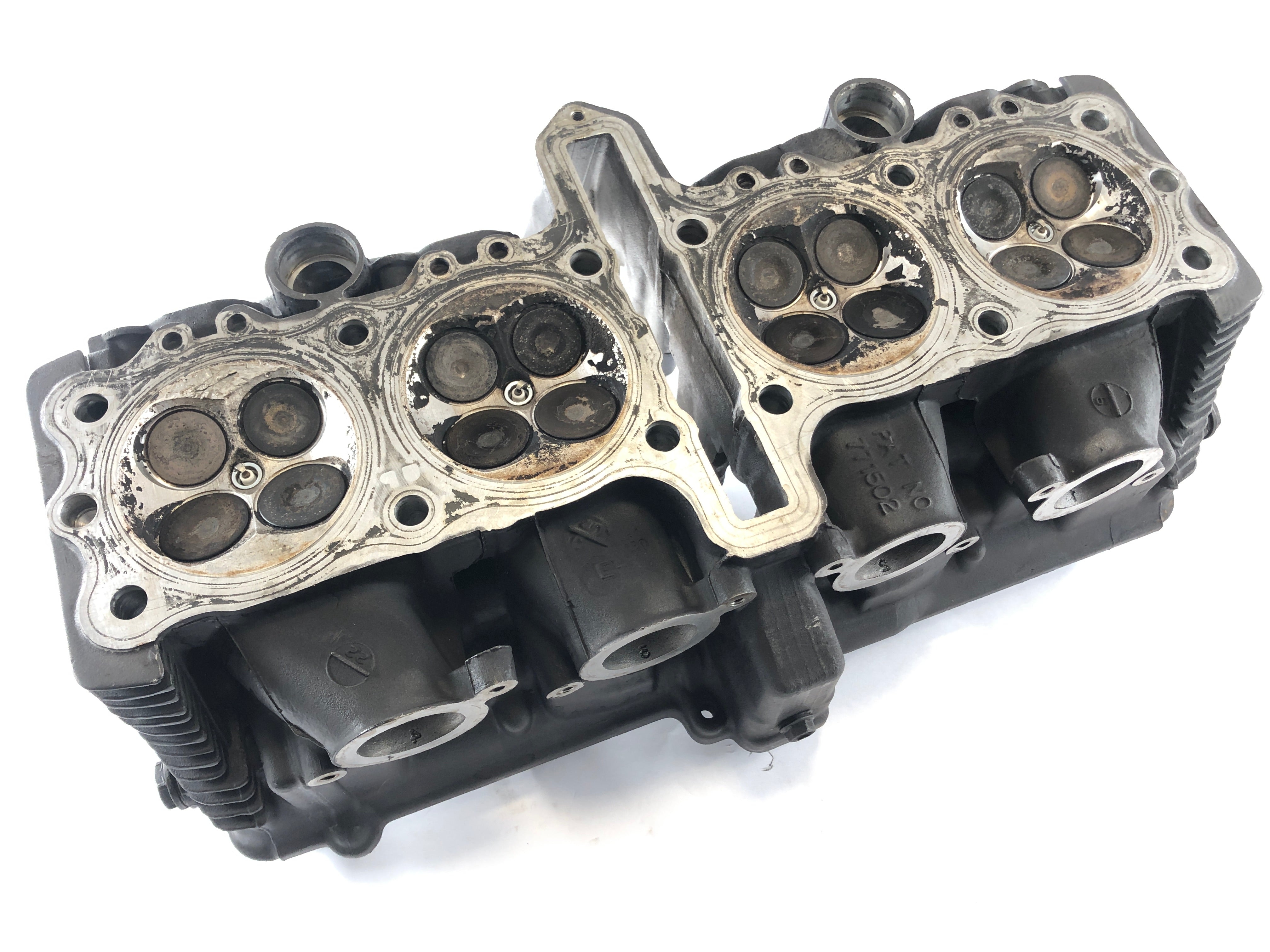 Suzuki GSX-R 1100 GV73B [1991] - Cylinder head