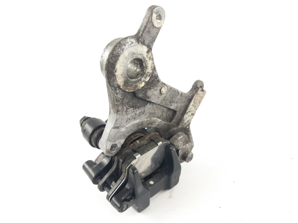 Honda NX 650 Dominator RD02 [1992] - Brzdový třmen brzdu řezaný kotevní deskou vzadu