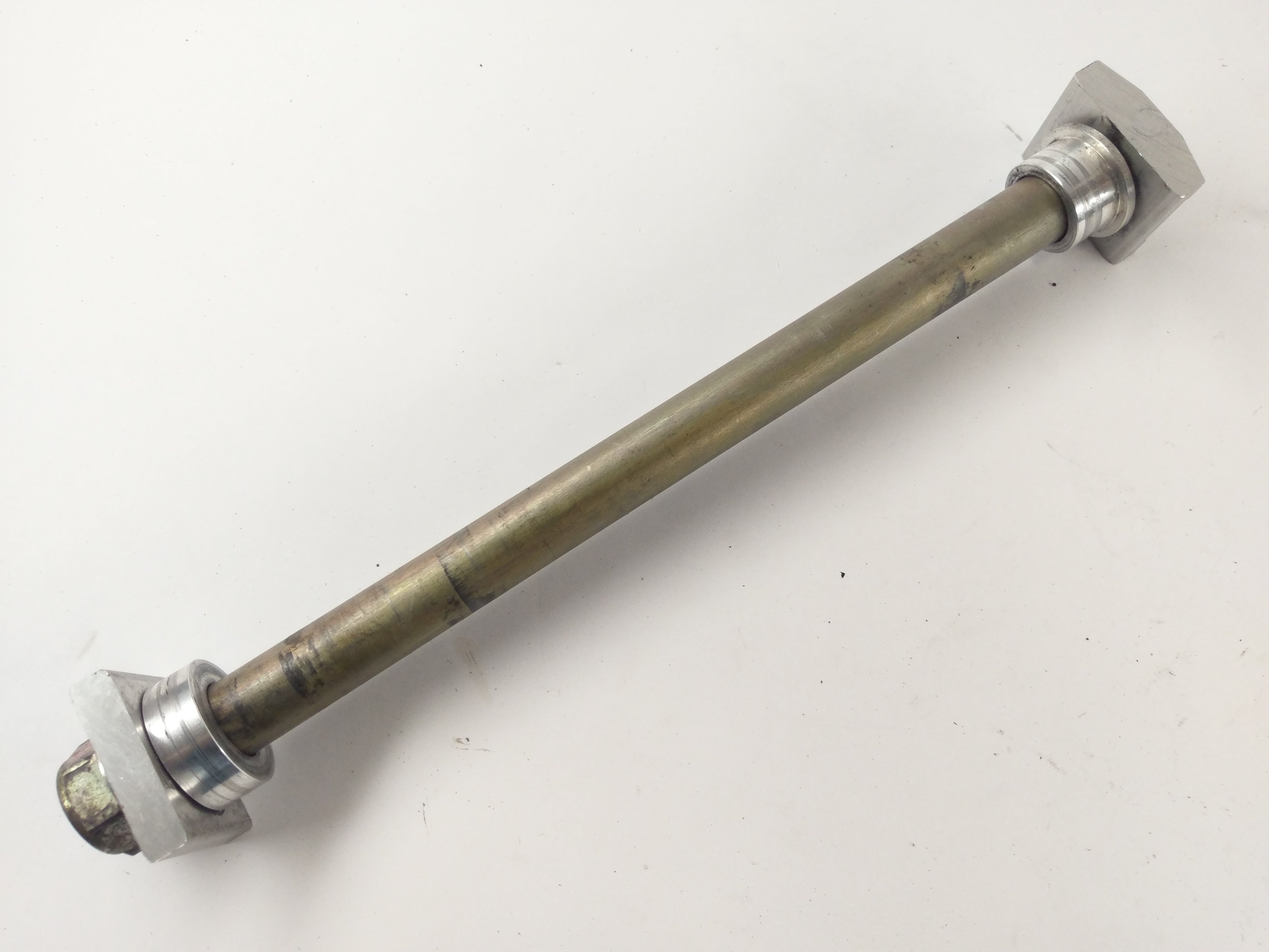 Triumph Daytona 955i T595N [2002] - Rear axle quick release axle