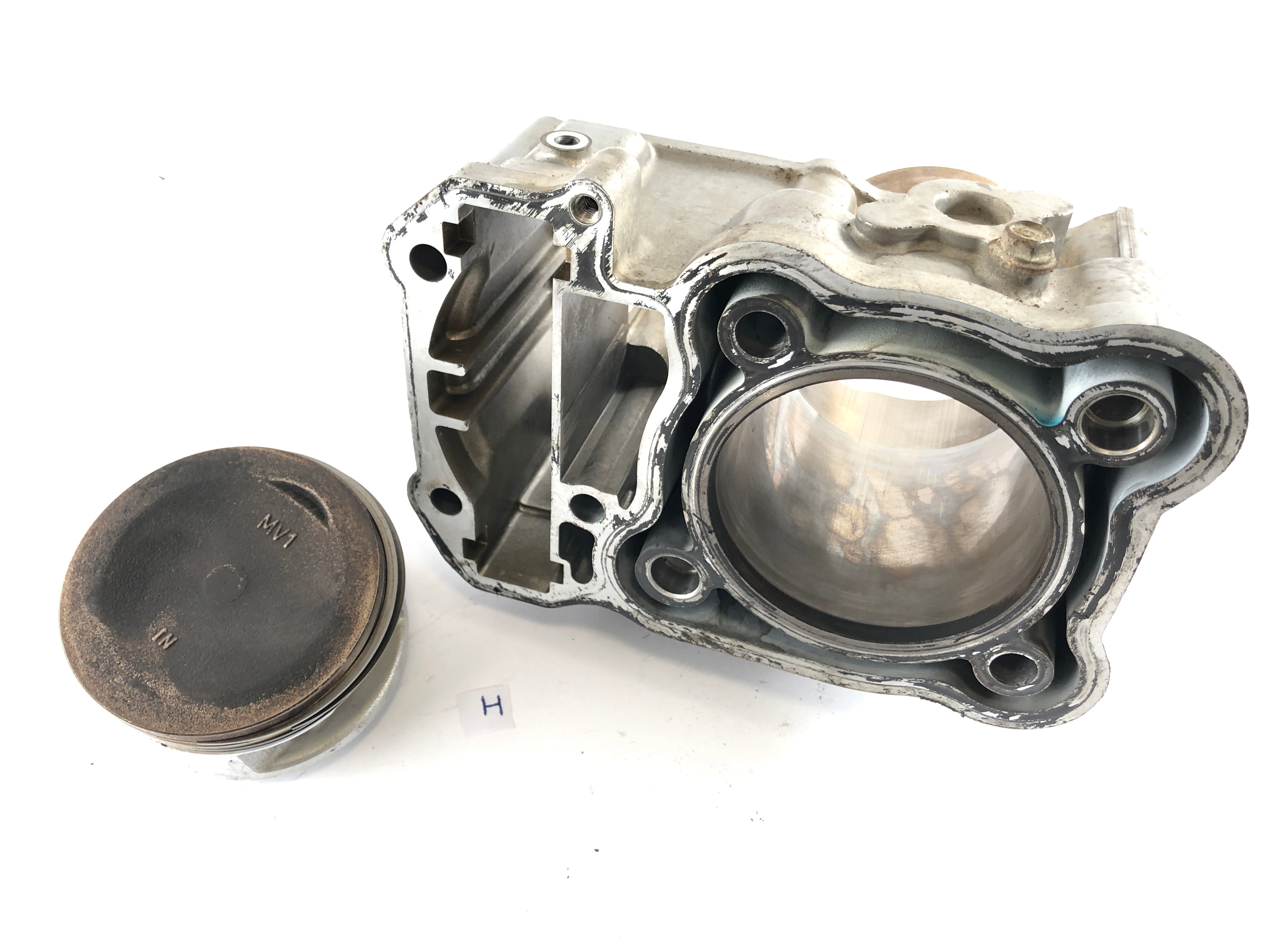 Honda Africa Twin XRV 750 RD07 [1993] - Cylinder with piston rear