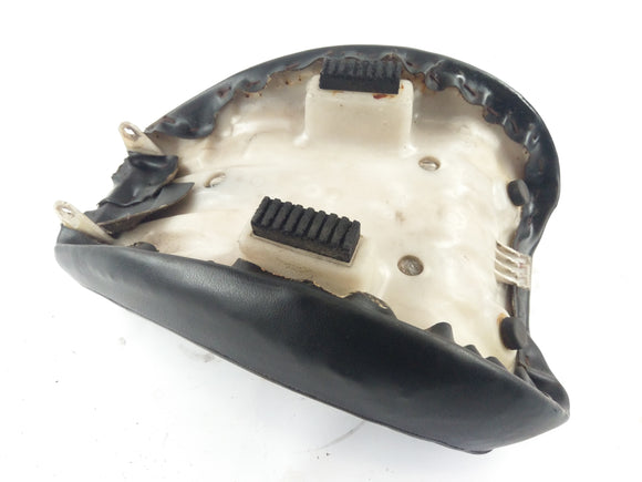 スズキ侵入者VS 700 VP51A [1986]  - ドライバーシートの破損